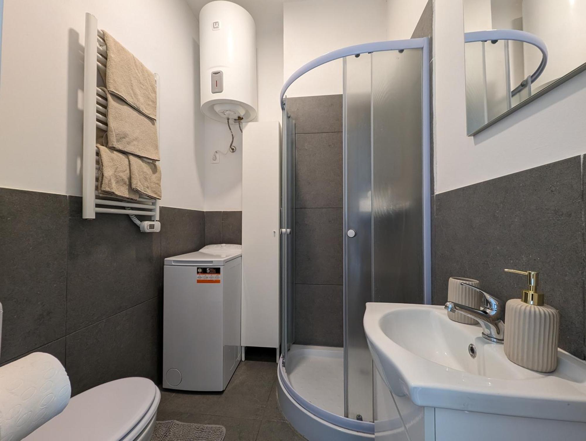 P & B Apartment 卢布尔雅那 外观 照片